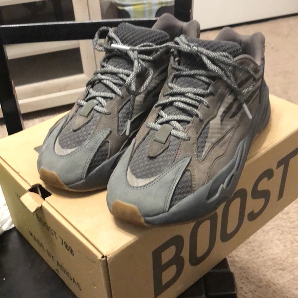 Yeezy v2 Geode shoes